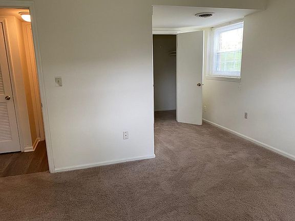 3rd image of 506 Broce Dr