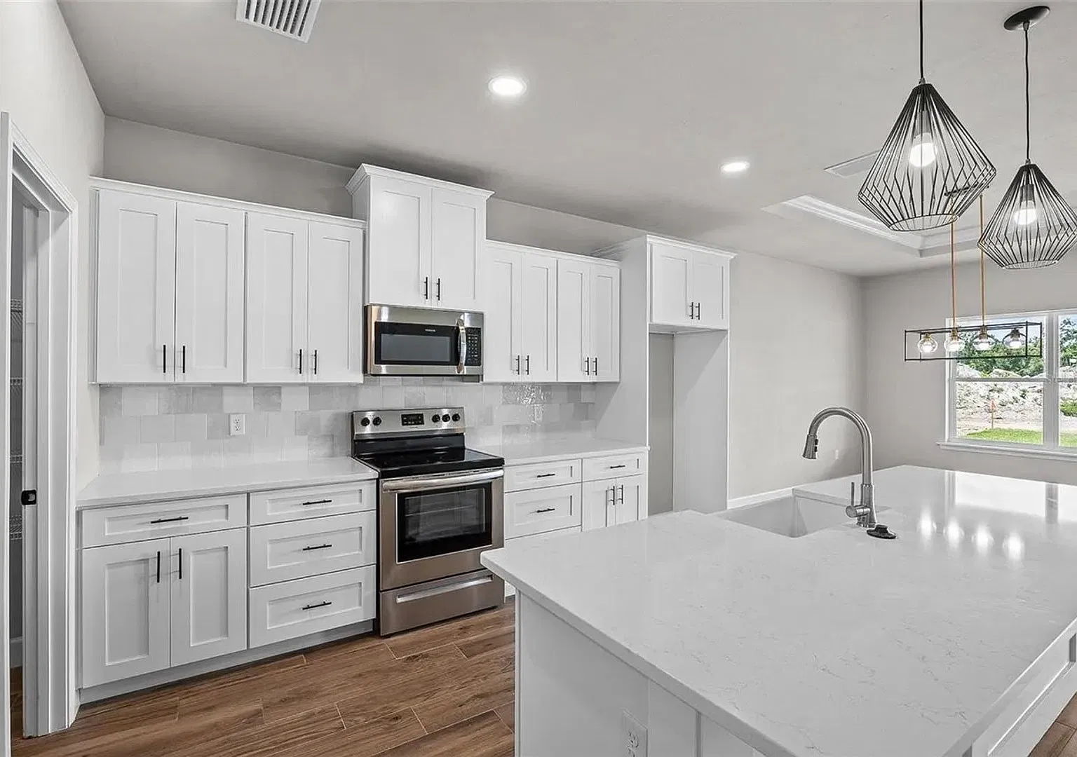 3 Bedroom 2.5 Bath In Grand Oaks — Photo 4