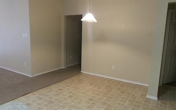 4th image of 5021 Valley Village Dr