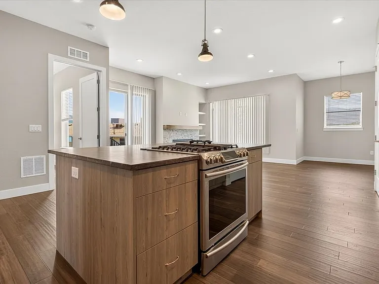 1407 Rogers Ct — Photo 10