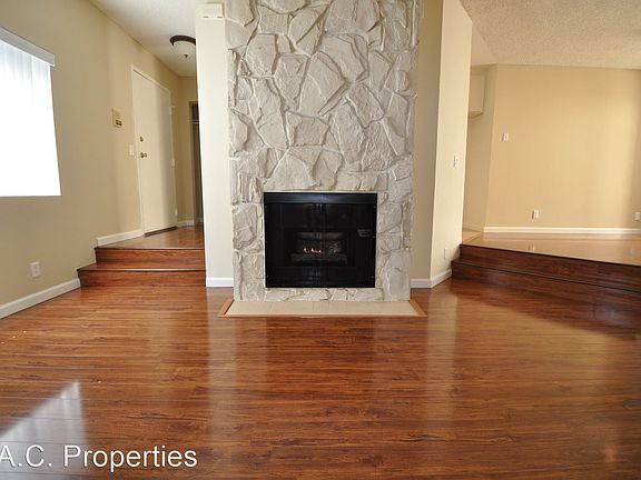 3rd image of 11315 Moorpark St #17277829