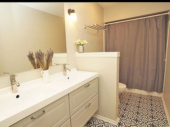 4th image of 1713 Cherry Hill Ln