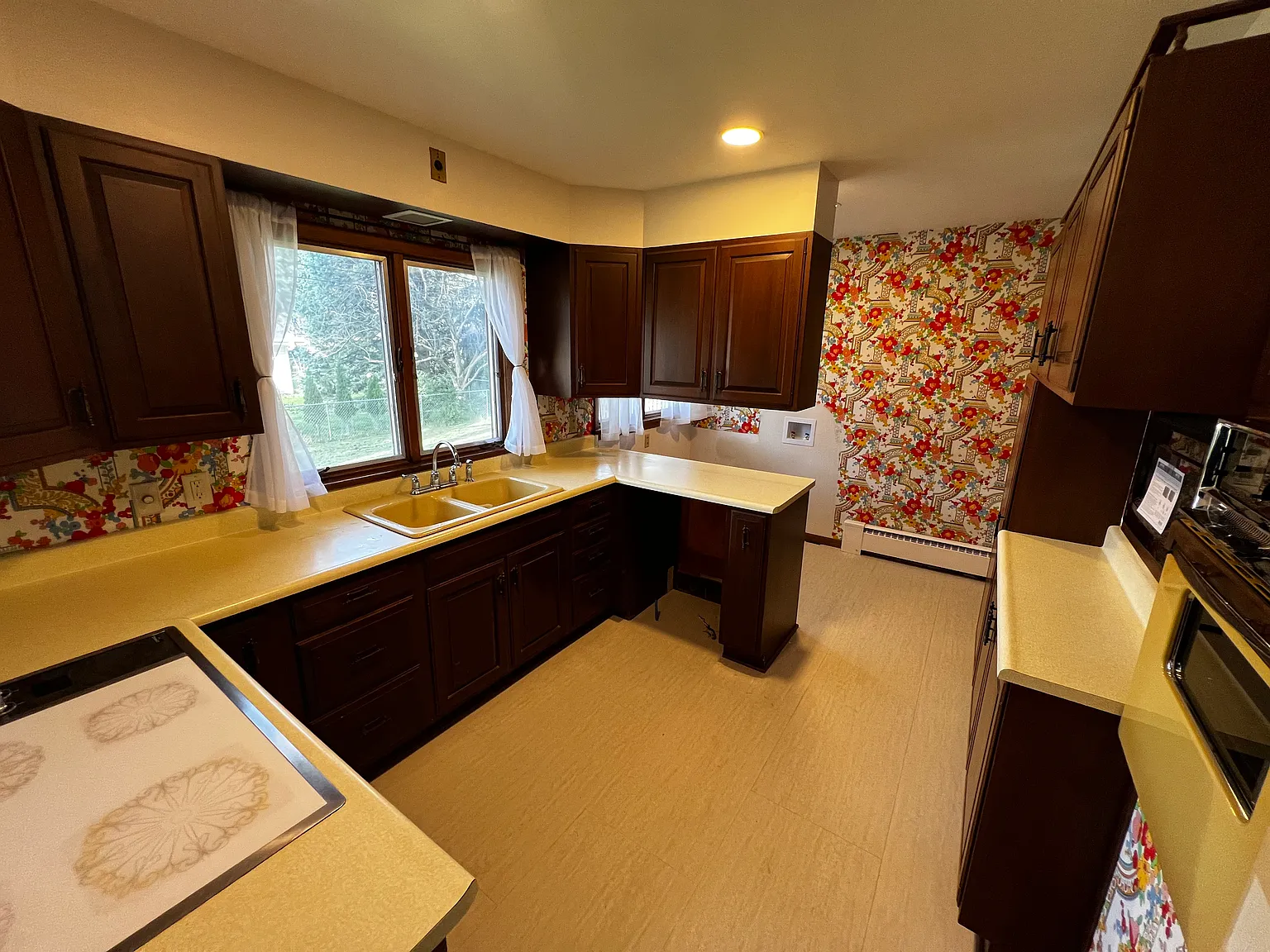 3 bed, 1.5 bath, 1400 sqft, $2,200 — Photo 4