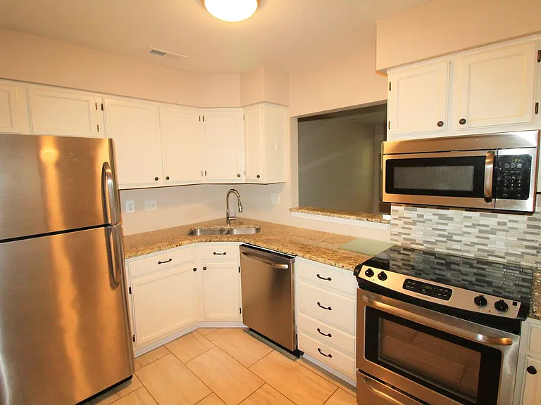 6000 Gray Gate Ln #C — Photo 7