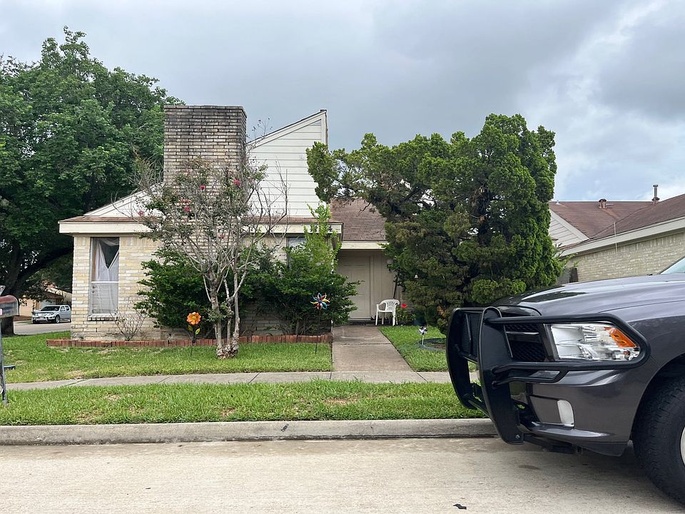 1st image of 11134 Bellerive Dr