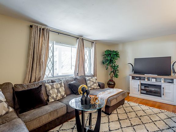 5th image of 7828 Holiday Hills Cir