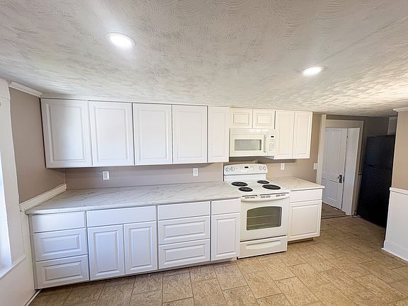 2nd image of 36-38 Chapel St #36B