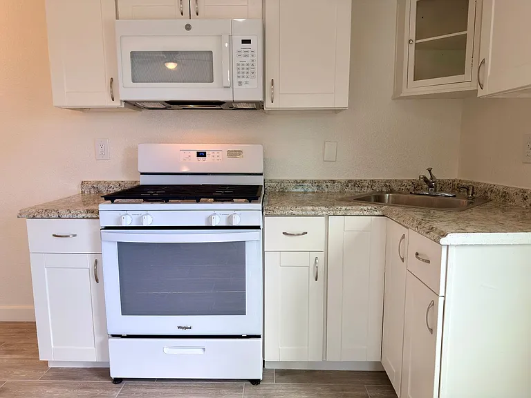 523 N Citrus Ave — Photo 11