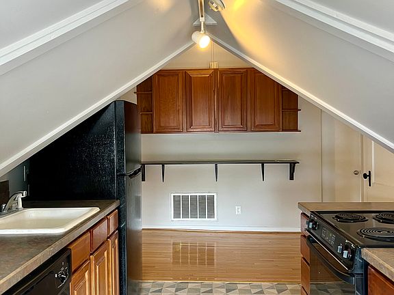 5th image of 520 E 11th St #3