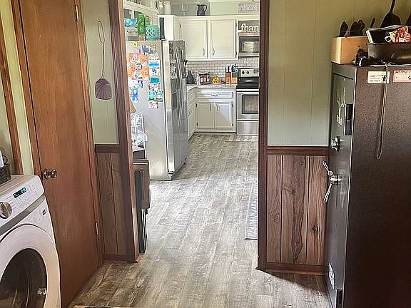 Walk in area/laundry room