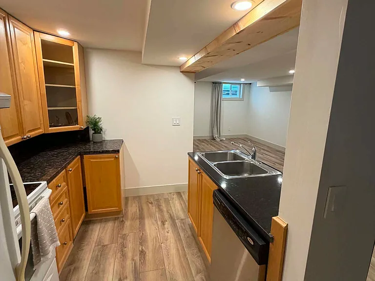 24 Lora St — Photo 11