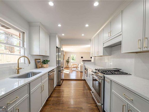 2nd image of 2555 McCurdy Way