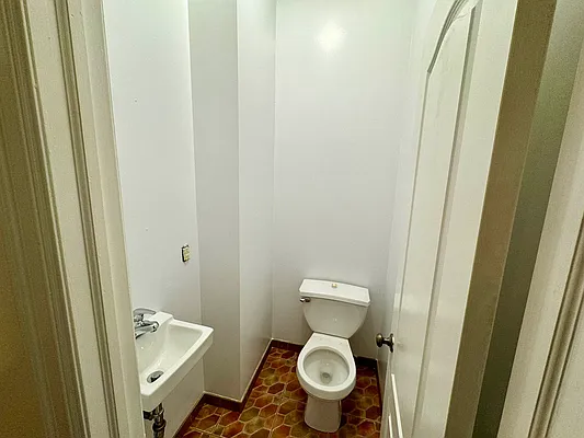 Rented by Amorelli Realty | media 18