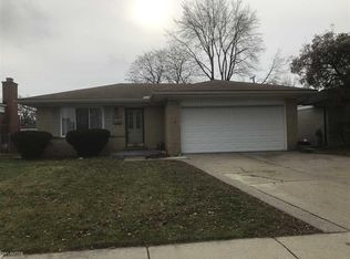 8420 Busch Ave, Center Line, MI 48015