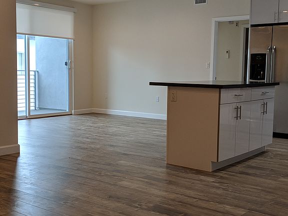 5th image of 4504 Colbath Ave #203