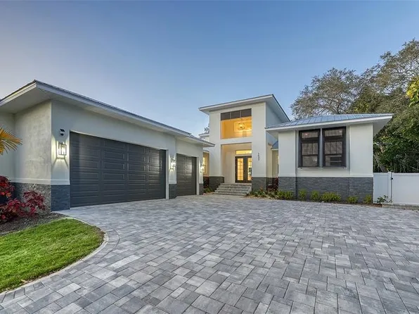 1537 Siesta Dr, Sarasota, FL 34239