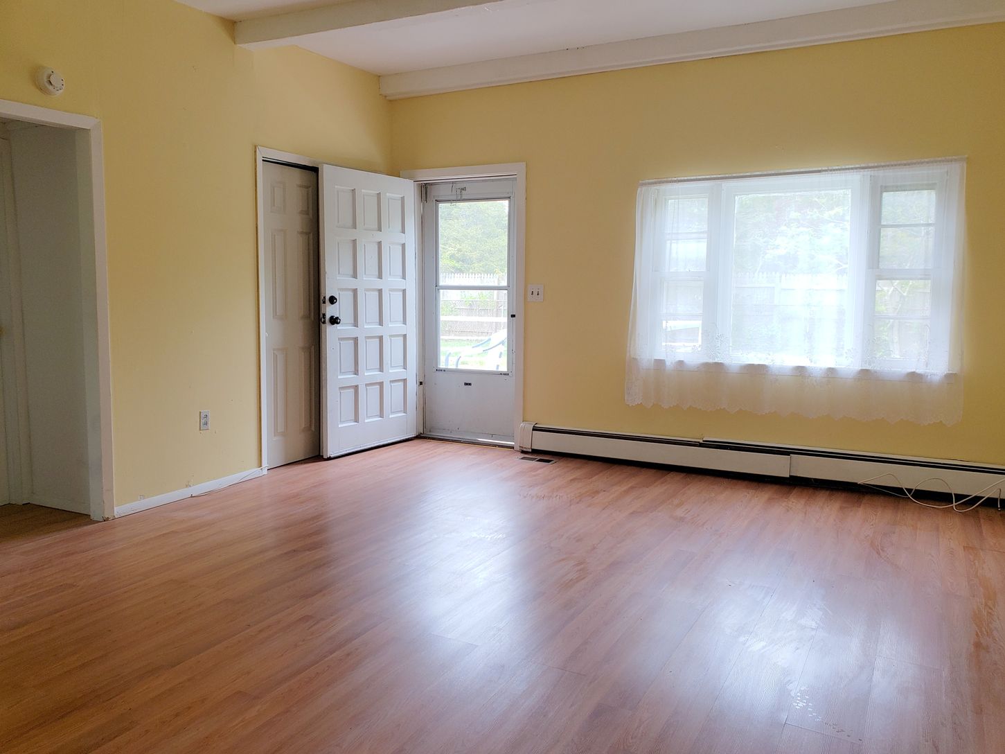  Living Room View to Front