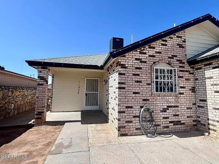 11924 Kings Guard Dr — Photo 3