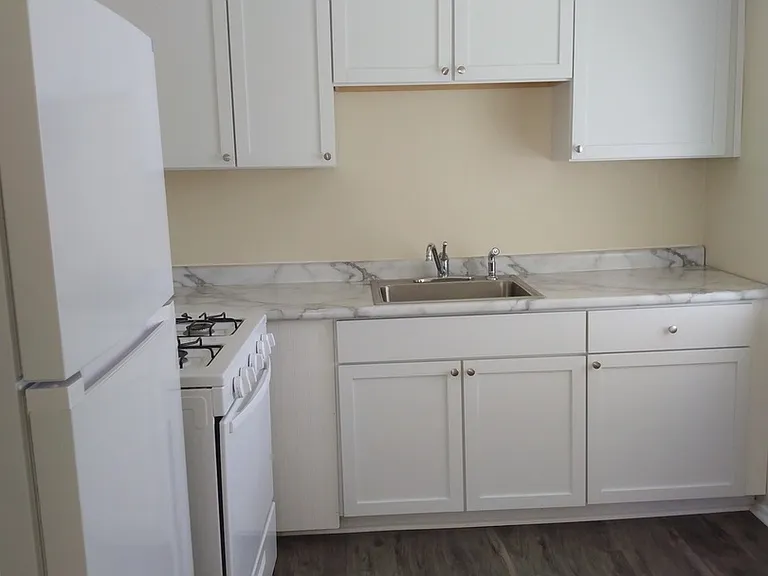 3484 Western Ave #B — Photo 2