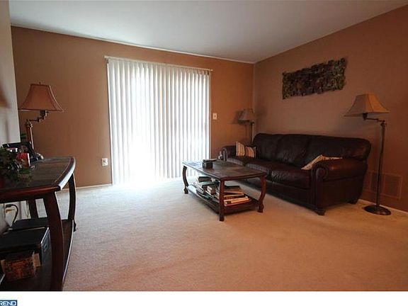 2nd image of 21 Barberry Ct