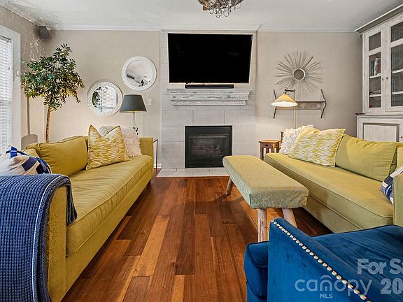 4th image of 8842 Fieldcroft Dr