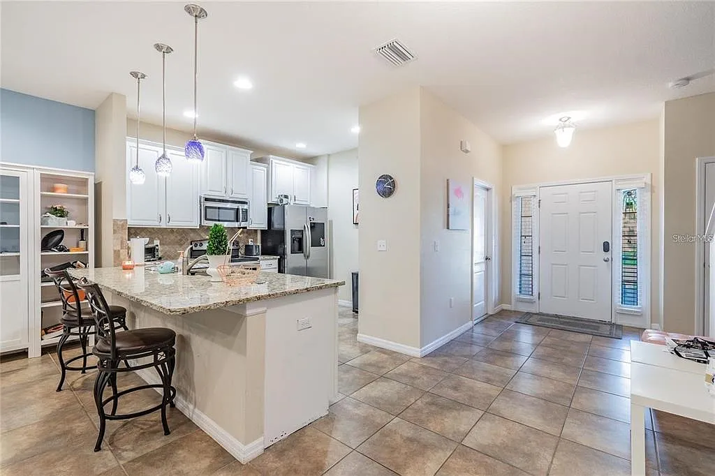 3 bed, 2.5 bath, 1550 sqft, $2,250 — Photo 4