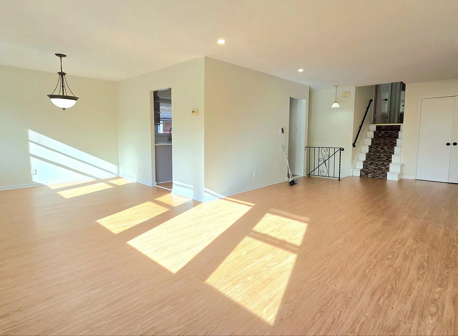 3 bed, 1400 sqft, $3,600 — Photo 3