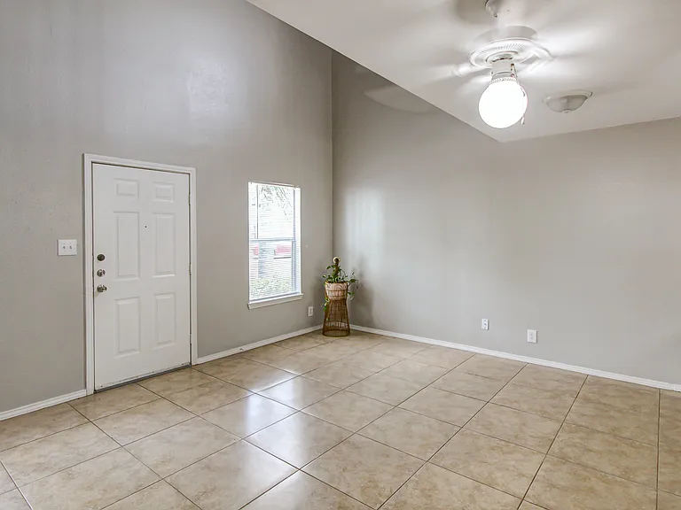 Oak Terrace Apartments — Photo 29
