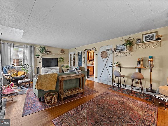 2nd image of 223 Hunt Ave