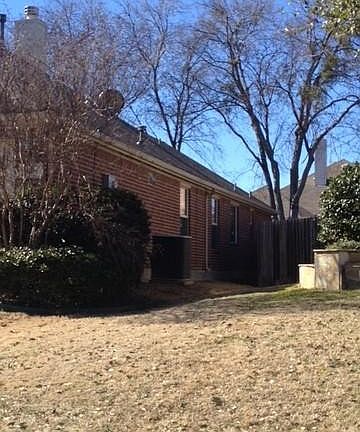 3rd image of 1101 Fountain Dr