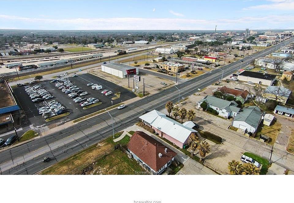1st image of 1009 S Texas Ave