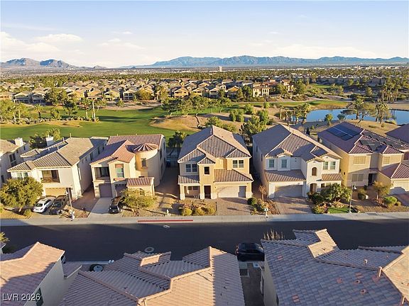 3rd image of 62 Crooked Putter Dr