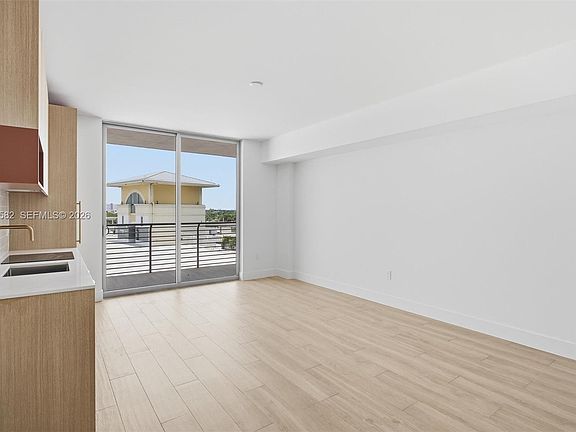 5th image of 90 NE 32nd St Unit 616