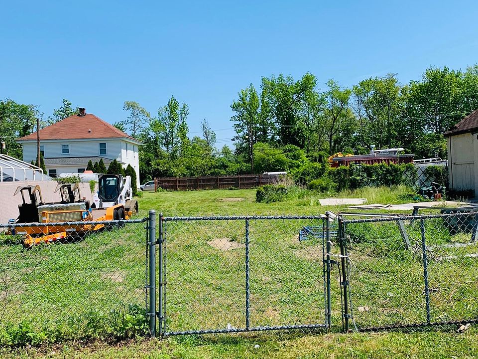 2nd image of 68 Railroad Avenue