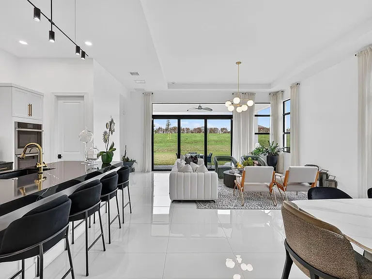 10195 SW Latium Way — Photo 12