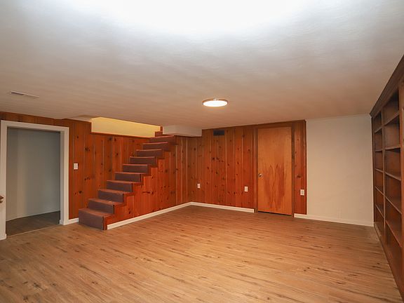 3rd image of 611 Logan Ave