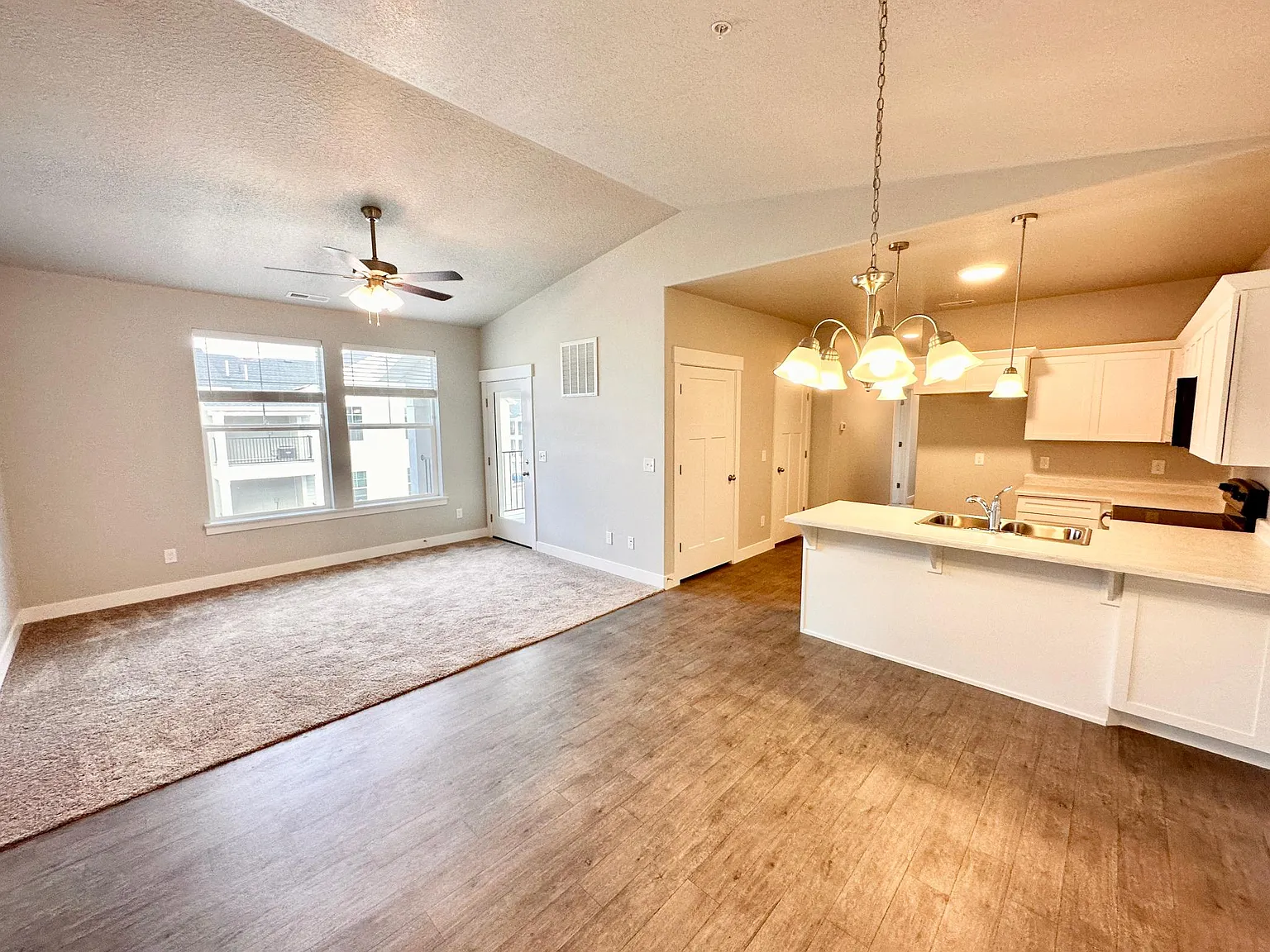 3 bed, 1265 sqft, $1,900 — Photo 2