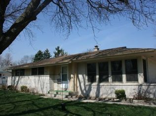 6095 Oriole Ln, Greendale, WI 53129