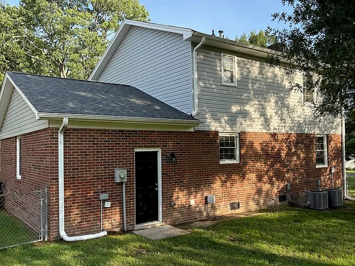 3 bed, 2.5 bath, 1509 sqft, $1,725 — Photo 3
