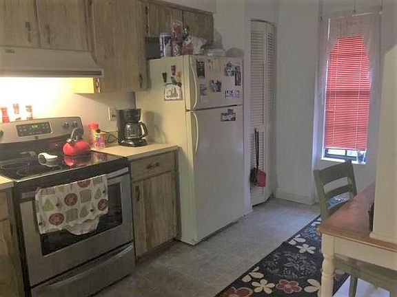 3rd image of 826 Stonybrook Cir