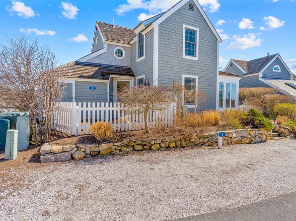 4 Vineyard View Lane, Mashpee, MA 02649