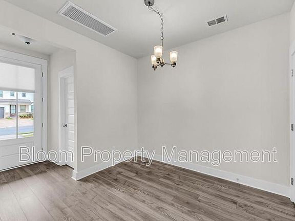 5th image of 7770 Park Gate Dr