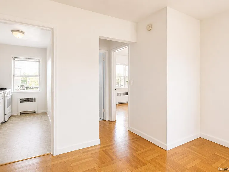 325 Shore Rd #1E — Photo 3