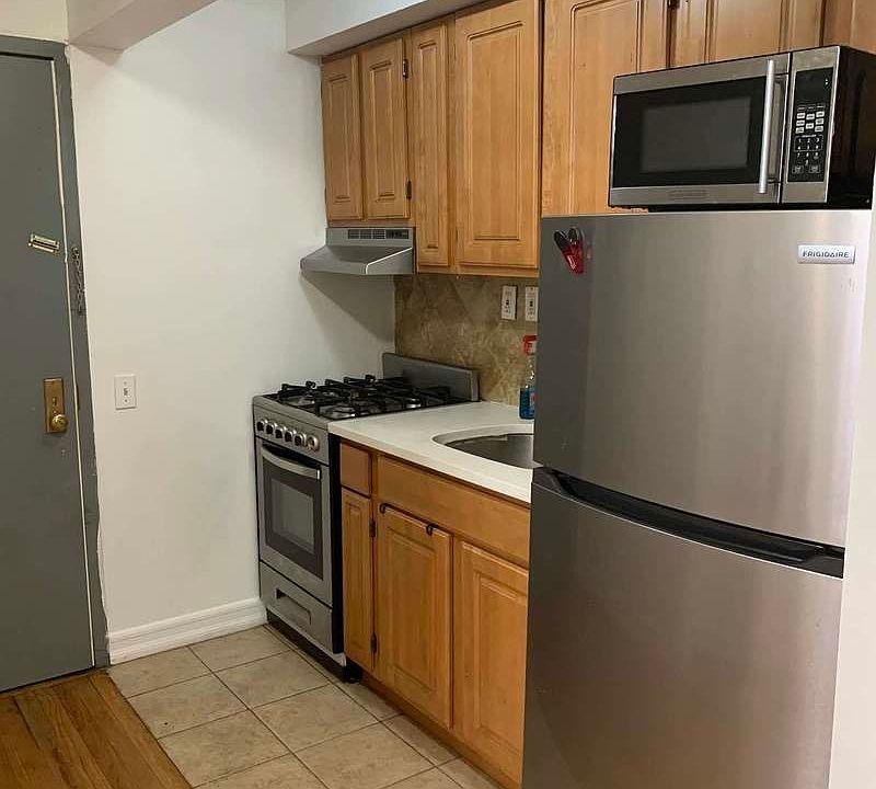 1st image of 8 Spencer Pl APT 1R