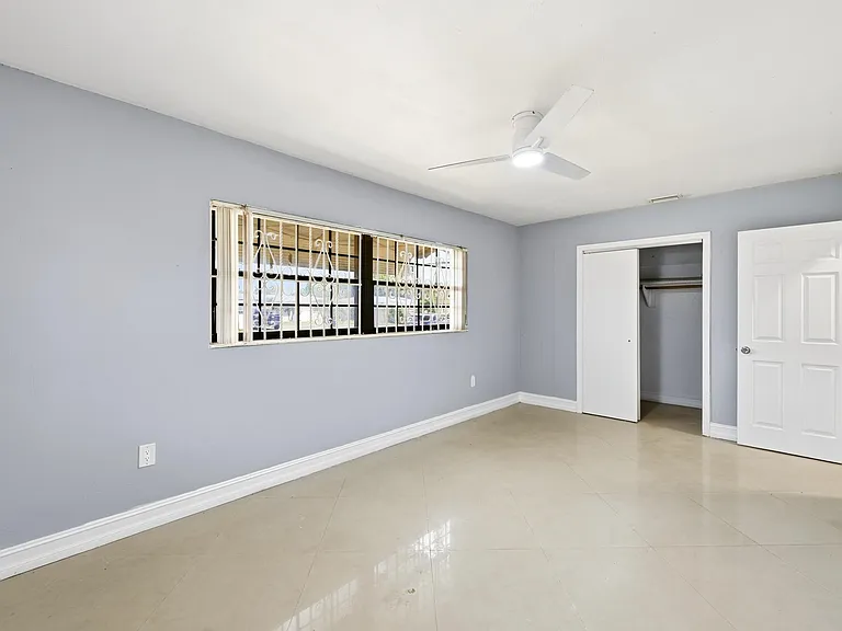 740 E Evanston Cir — Photo 30