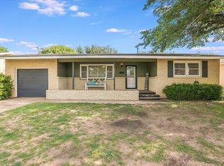 403 Pine St, Levelland, TX 79336