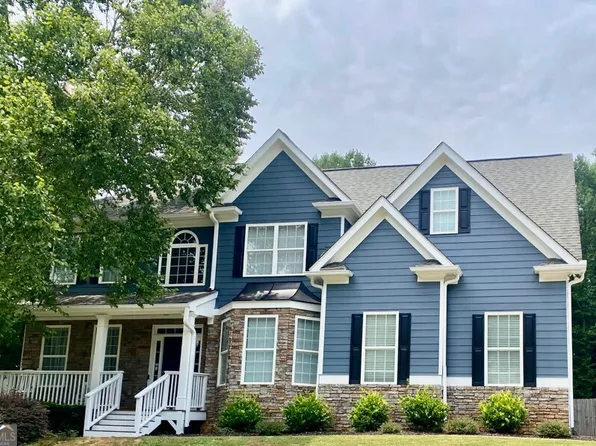 226 Prestwick Dr, Hoschton, GA 30548
