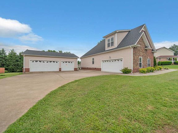 3rd image of 2437 Ellsworth Dr