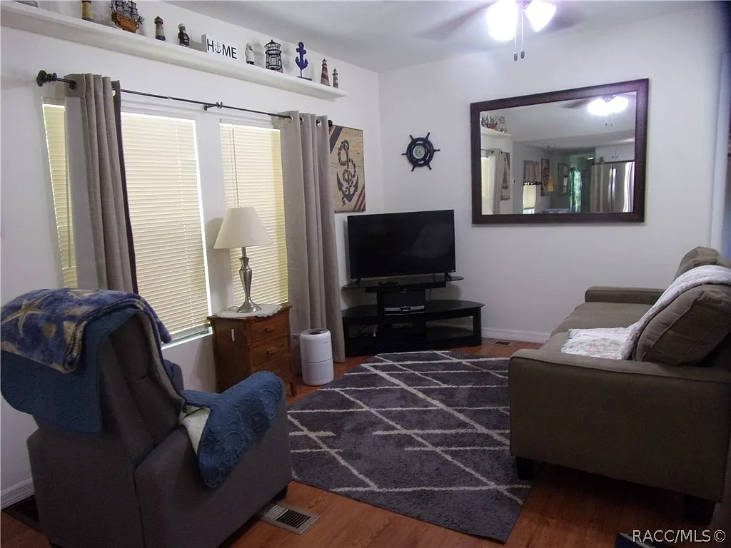 2 bed, 672 sqft, $1,500 — Photo 3