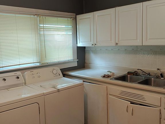 4th image of 905 S Oak St